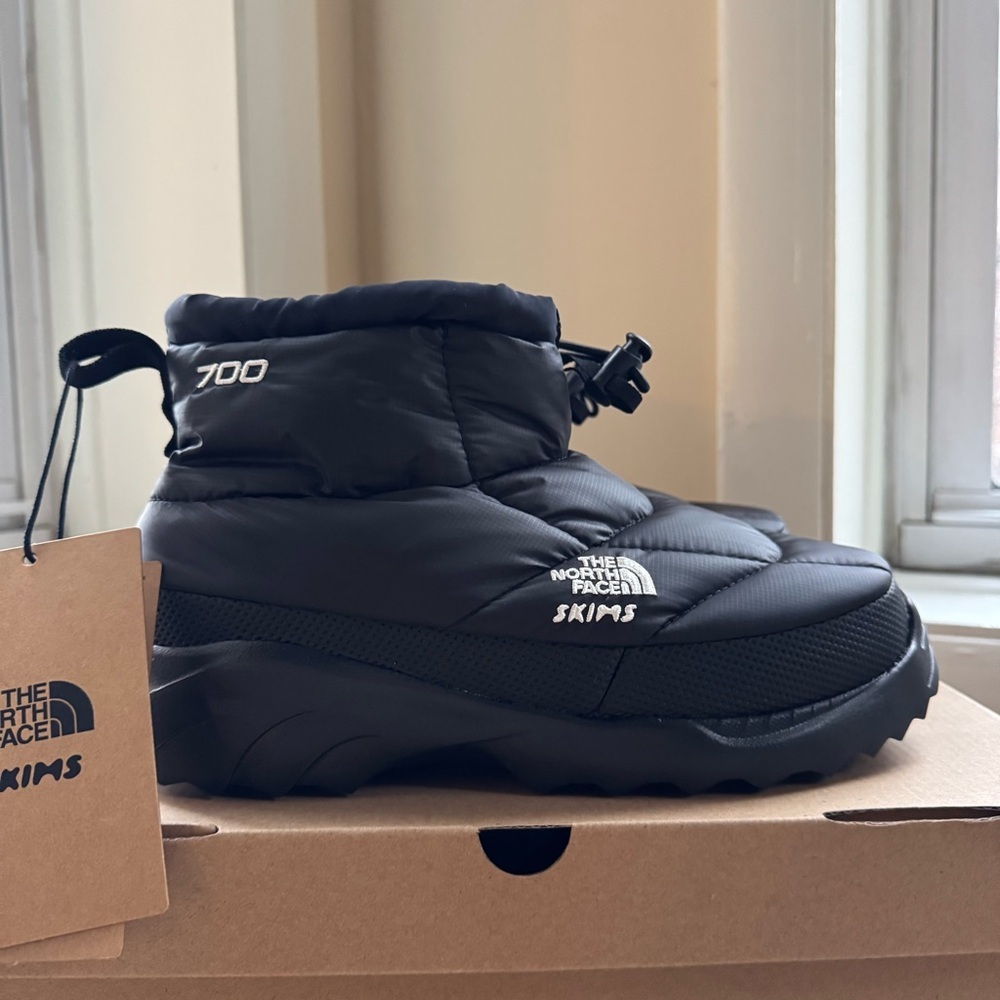 North Face x Skims Nuptse Traction Chukka Boots Onyx Black Men's 6 / Women's 8